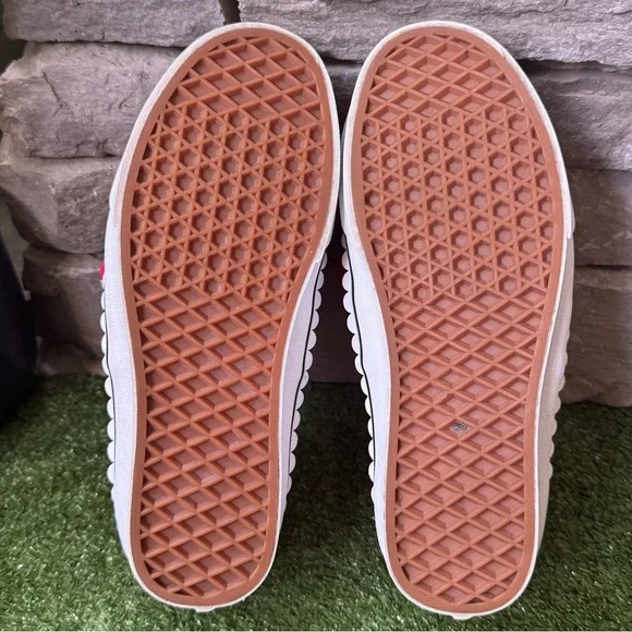 Vans Disney Minnie Mouse Polka Dots Bow Women’s Slip-On Shoes - Picture 11 of 11